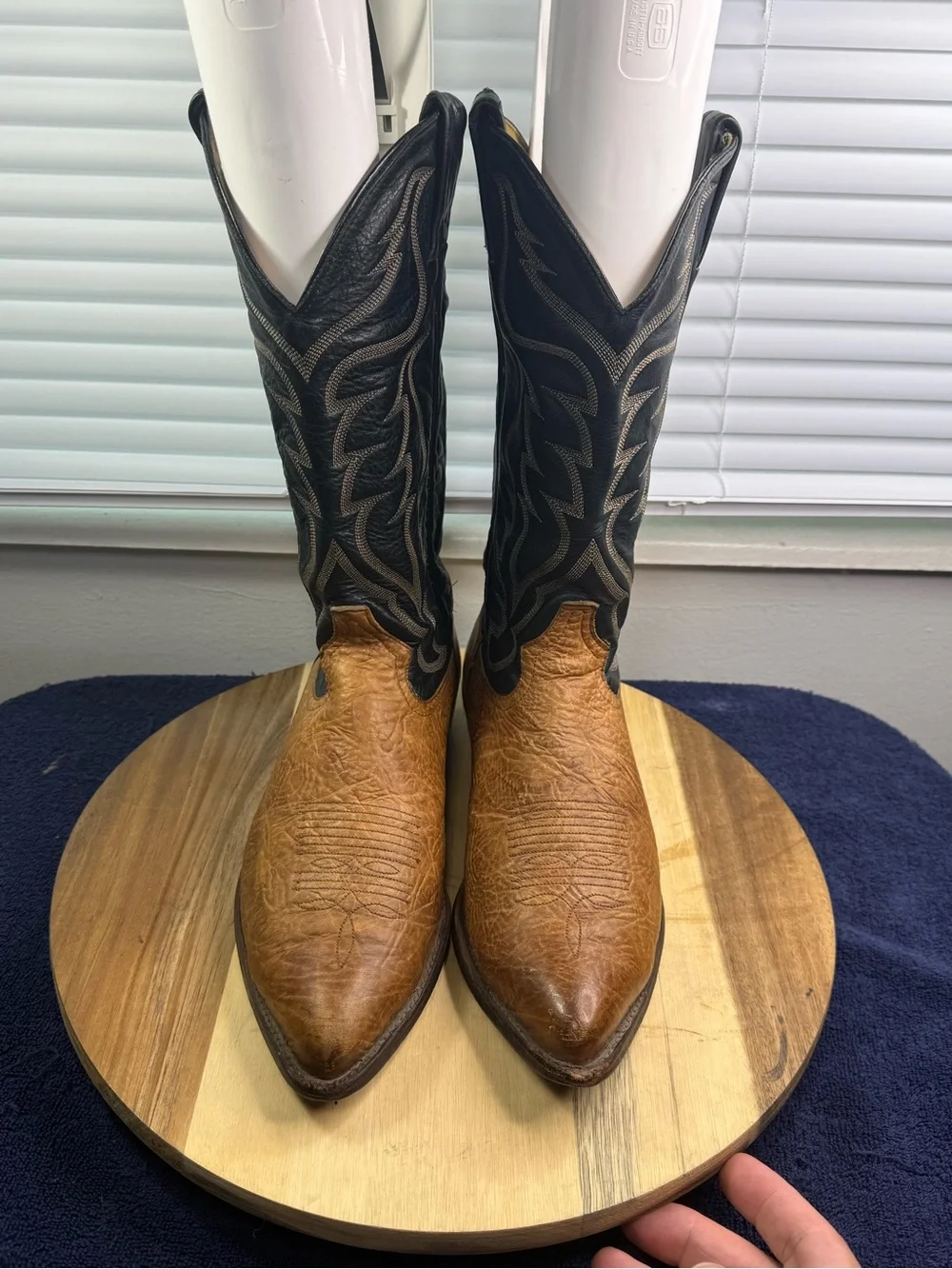 Vintage Tony Lama Cowboy Boots (Men’s 9)